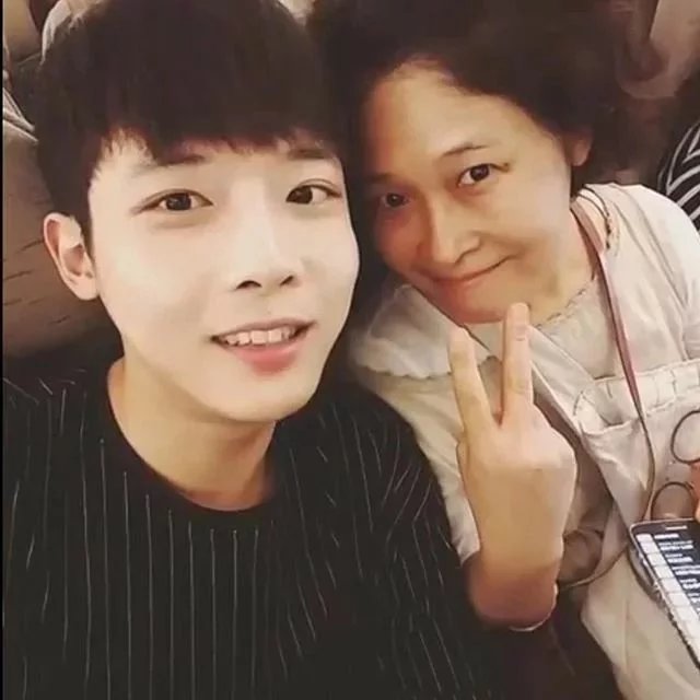 卞进艺韵