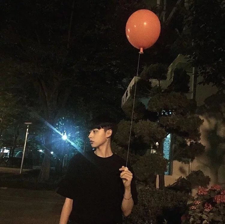殷弘咏辰