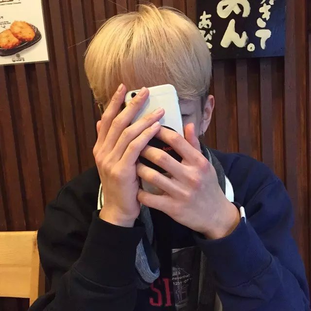 卢信瑾罡