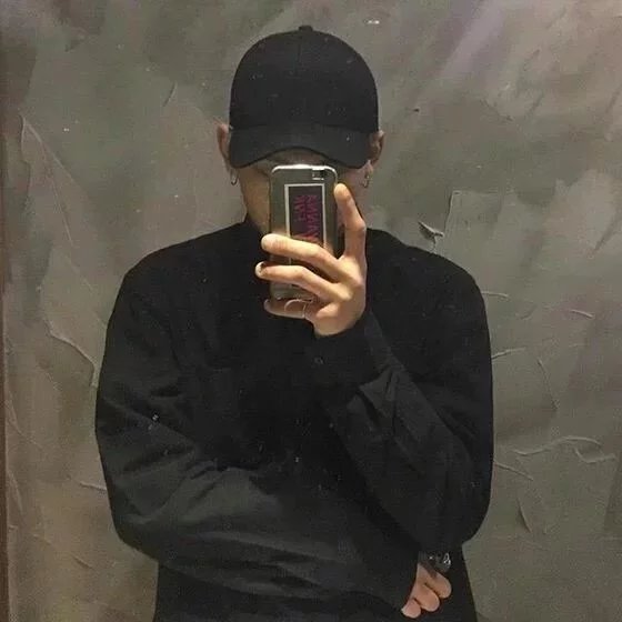 翁伟爱巧