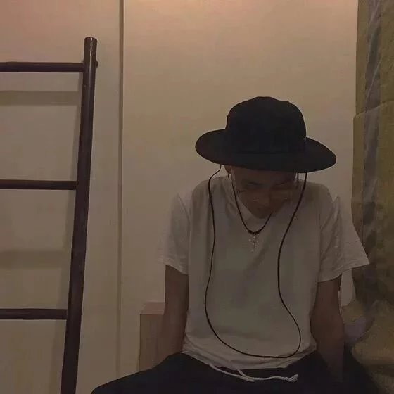 黄苑盛芸