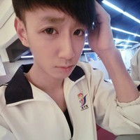 房威东滢